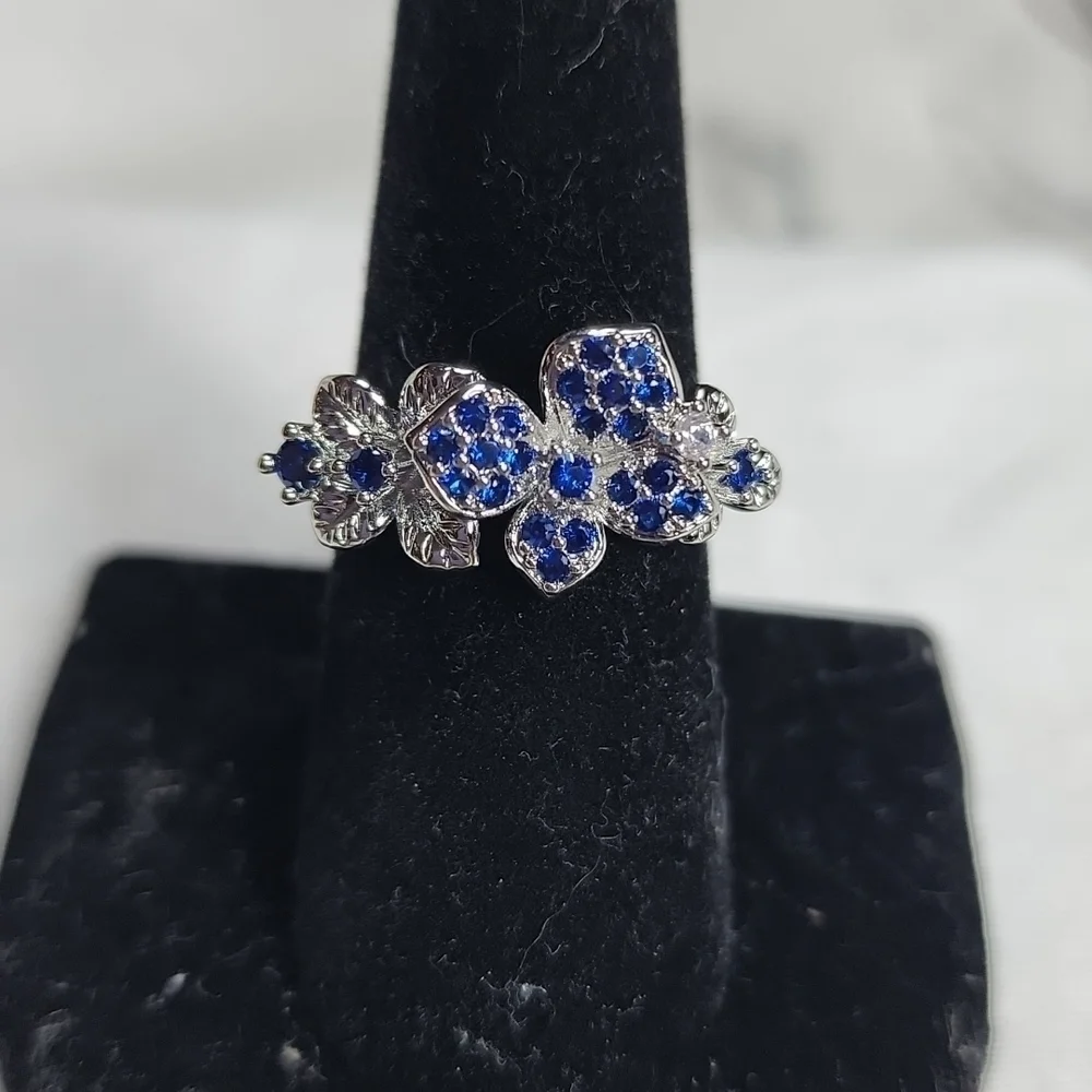 🎄NWOT STERLING SILVER FLORAL RING🎄